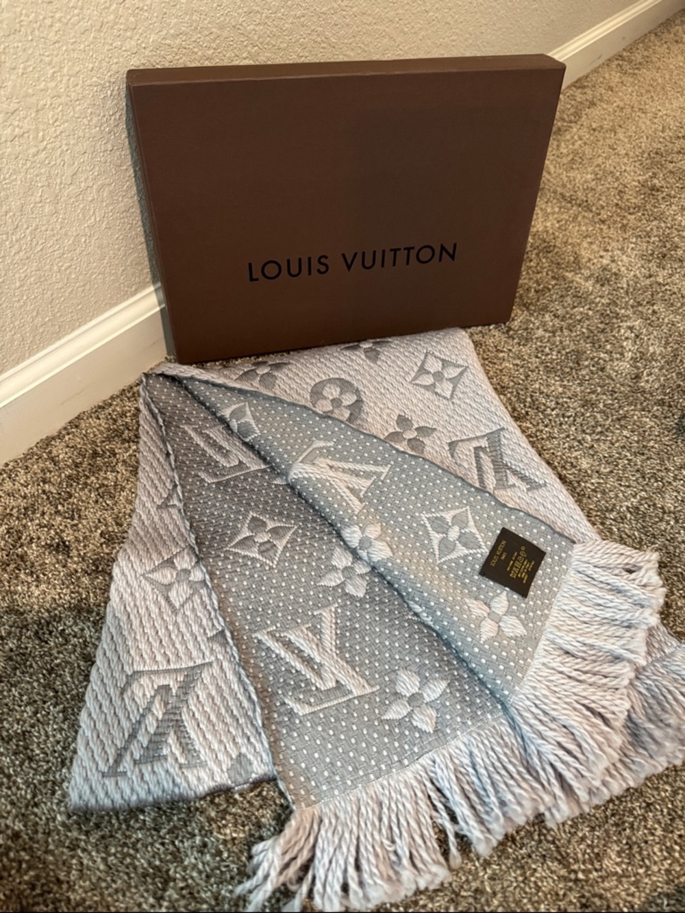 Authentic Louis Vuitton Logo Mania Scarf grey gray new reversible